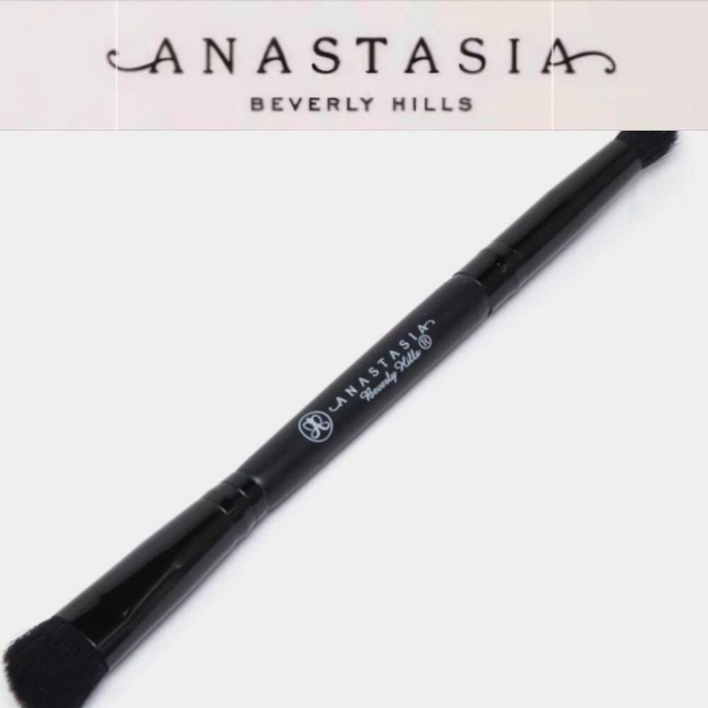 Anastasia Beverly Hills Duo Shadow Brush